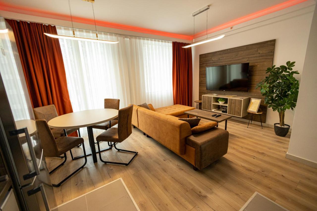 19Th & 18Th Floor Secure Apartments With Pool & Fitness & Parking Included In Price Skopje Zewnętrze zdjęcie